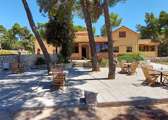 Kandarola Resort