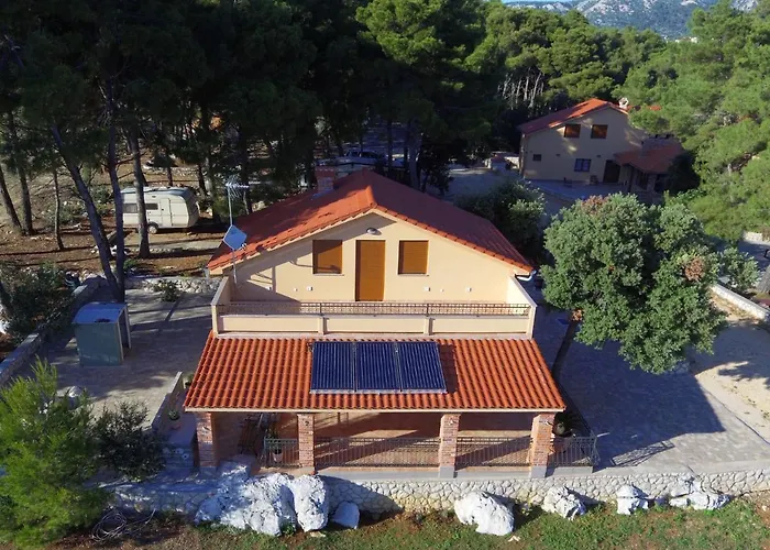 Kandarola Resort